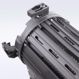 Alta saída de luz 200W LED Fresnel Light Daylight Bateria alimentada para iluminação de cinema e estúdio ((Pole-Operated Yoke) fornecedor