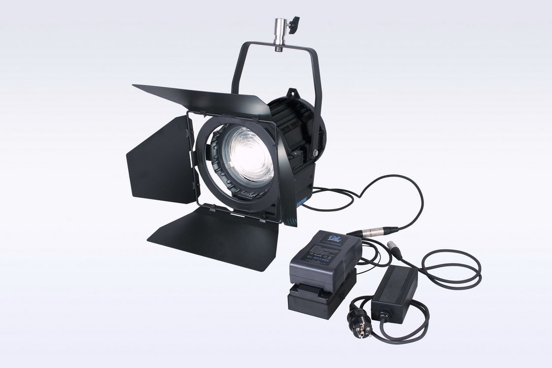 70W projetor de iluminação video exterior CRI&gt;96 do diodo emissor de luz Fresnel com a placa da bateria da V-montagem de Sony fornecedor