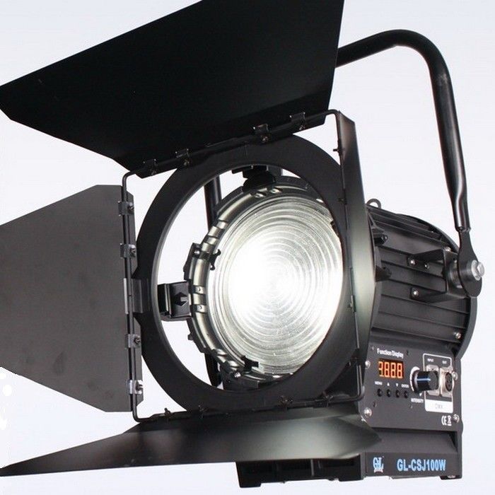 Alta saída de luz 200W LED Fresnel Light Daylight Bateria alimentada para iluminação de cinema e estúdio ((Pole-Operated Yoke) fornecedor